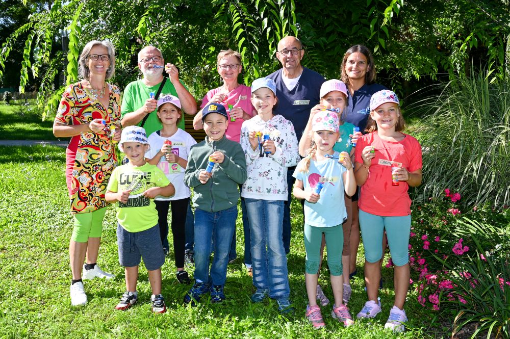 v.l.n.r: Bettina Strommer, GR Dieter Schewig, Veronika Stock, GR Walter Kogler-Strommer, StR Evelyn Schmidt mit den Kindern.